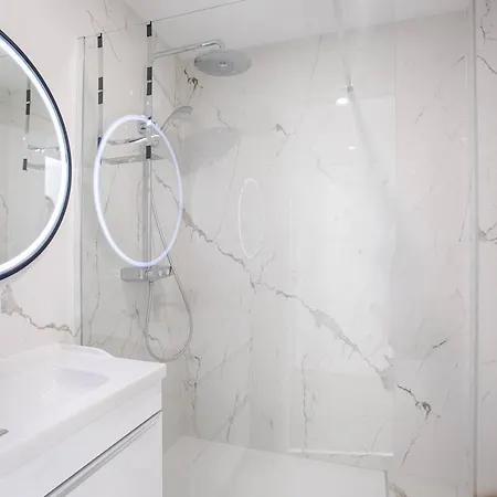 Les Pieds Dans L'eau - 4 Pers. - Fr-1-788-53 *