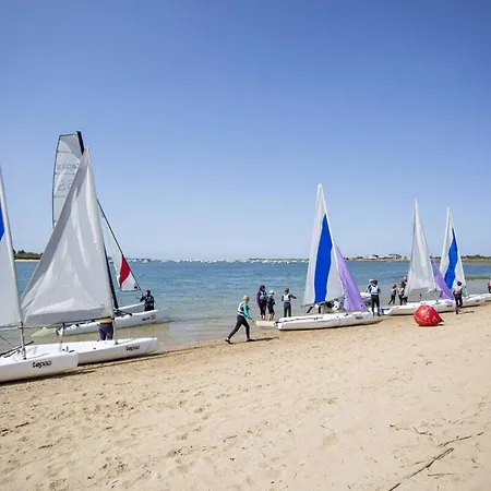 Les Pieds Dans L'eau - 4 Pers. - Fr-1-788-53 *